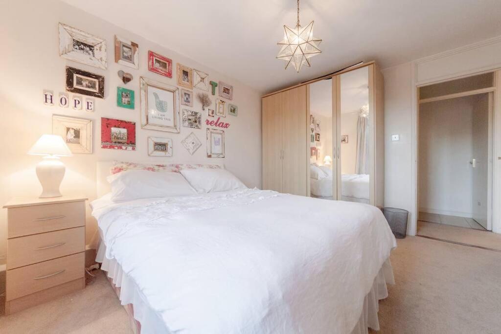Spacious Two Double Bedroom Flat Londra Exterior foto