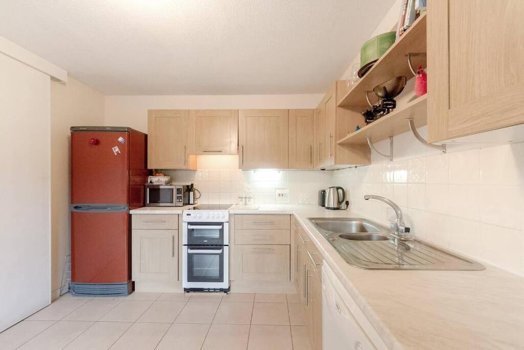 Spacious Two Double Bedroom Flat Londra Exterior foto