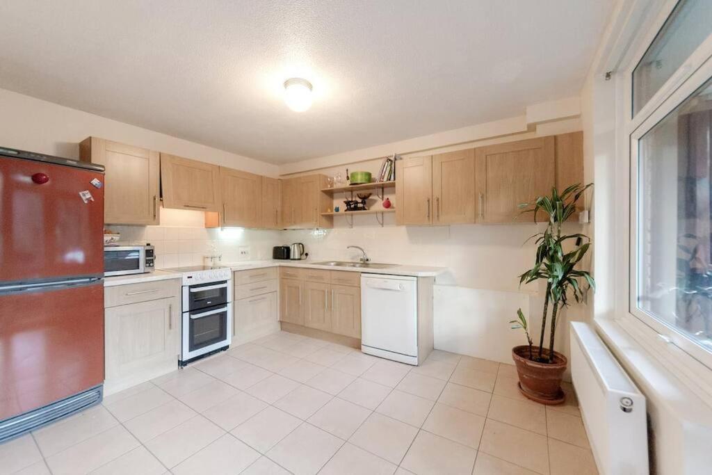 Spacious Two Double Bedroom Flat Londra Exterior foto