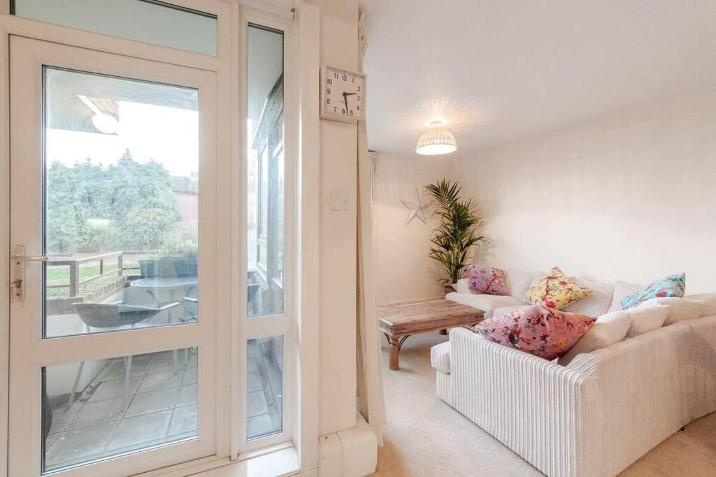 Spacious Two Double Bedroom Flat Londra Exterior foto
