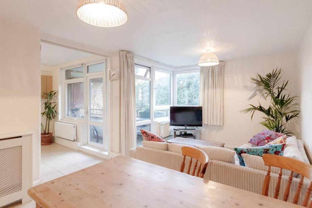 Spacious Two Double Bedroom Flat Londra Exterior foto
