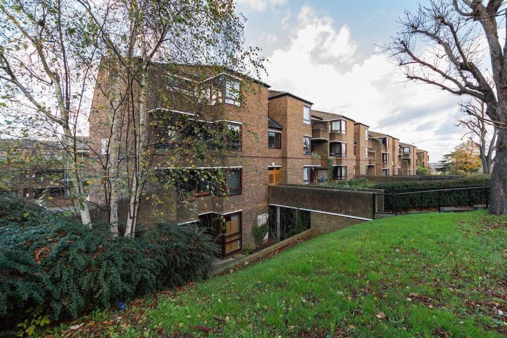 Spacious Two Double Bedroom Flat Londra Exterior foto