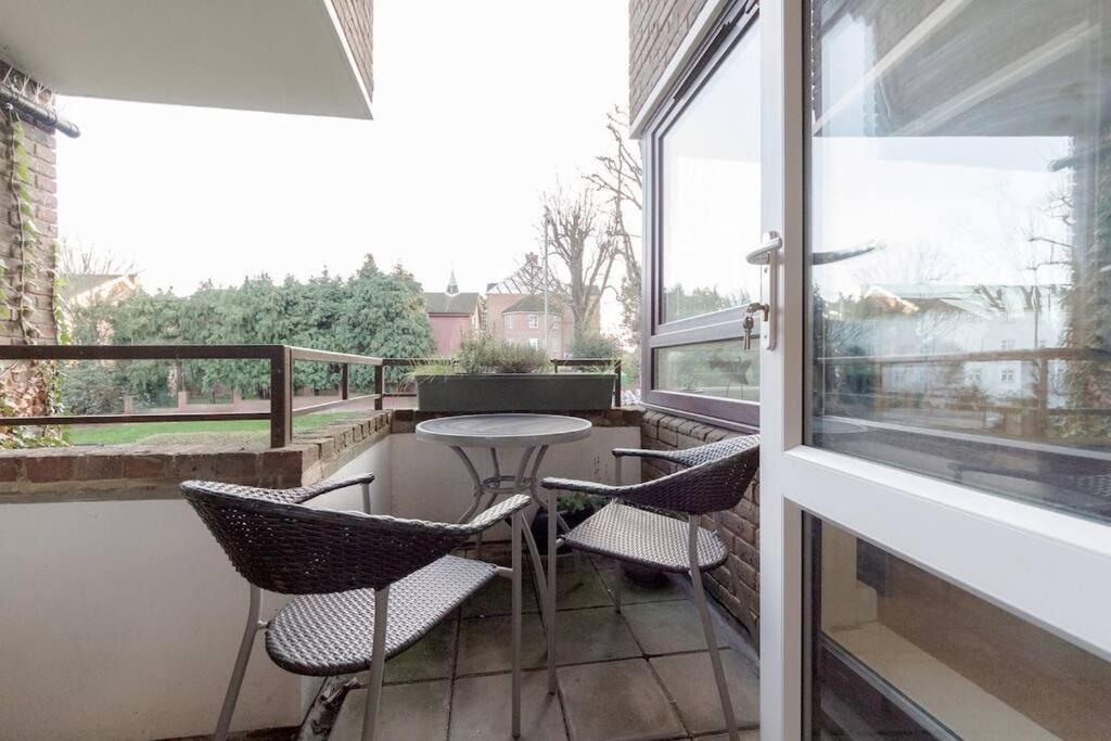 Spacious Two Double Bedroom Flat Londra Exterior foto