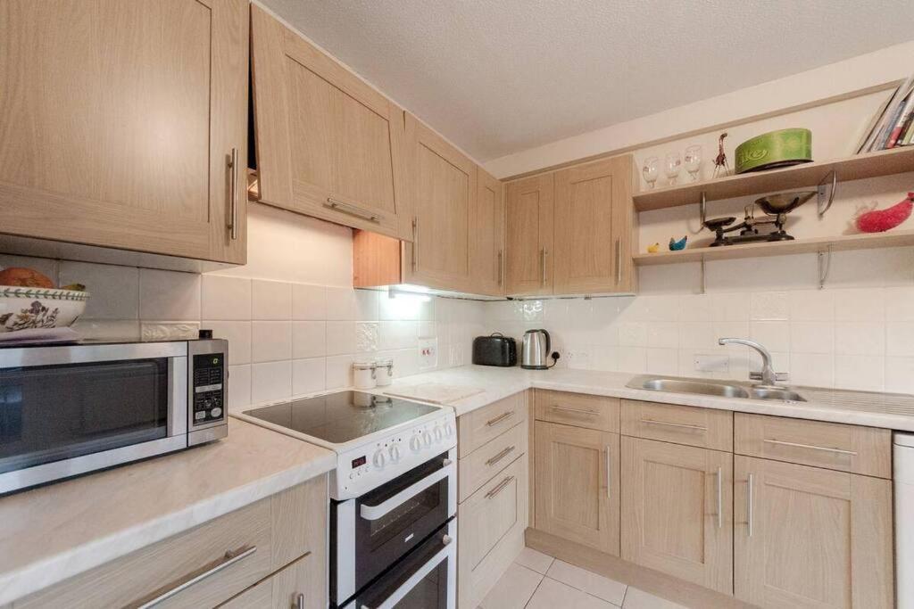 Spacious Two Double Bedroom Flat Londra Exterior foto